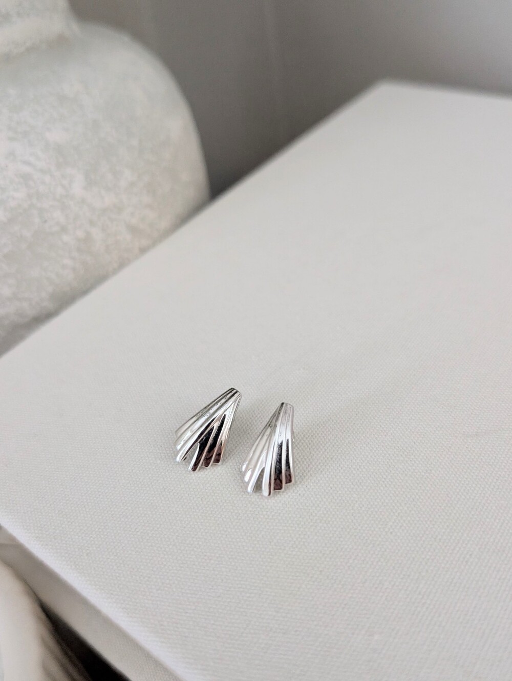 Vintage Silver Tone Shell Earrings